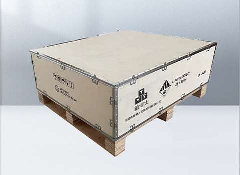 危險品包裝箱出現(xiàn)破損或泄漏應(yīng)如何處理？
